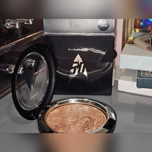 Mac Trip the Light Fantastic Powder Highly Illogical